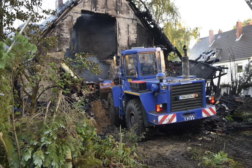 Grossfeuer Einfamilienhaus Siegburg Muehlengrabenstr P0919.JPG - Miklos Laubert